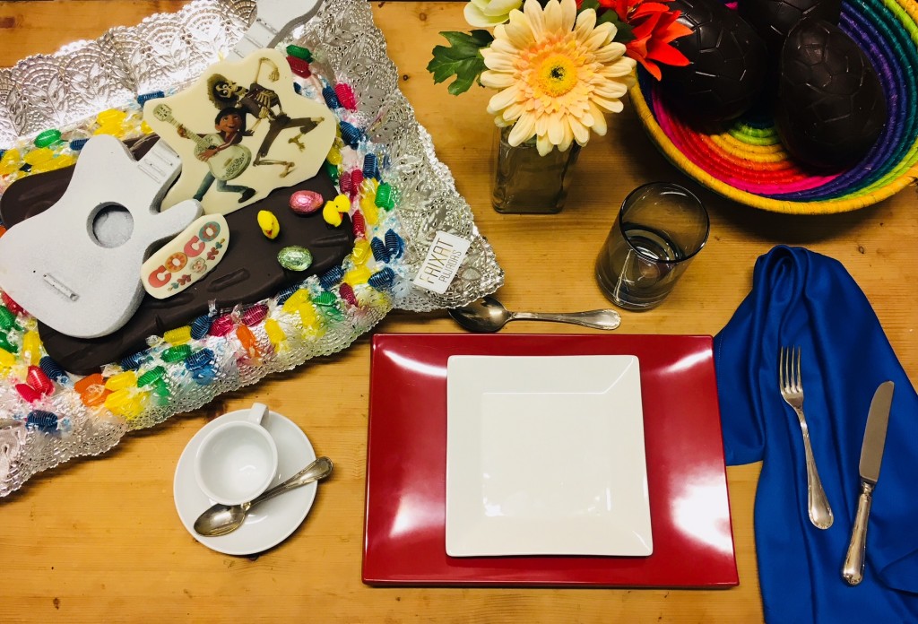 FIESTA DE SEMANA SANTA, LAS MONAS Y LA DECORACIÓN DE LAS MESAS