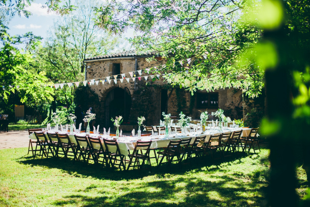 BODAS EN VERANO EN EL CAMPO. DECORACIÓN CON LA AYUDA DE LA MADERA.