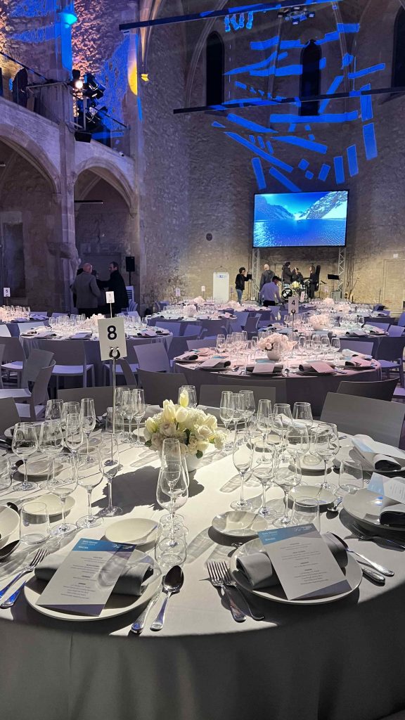 ISE 2025: TENDENCIAS EN MOBILIARIO PARA STANDS Y EVENTOS