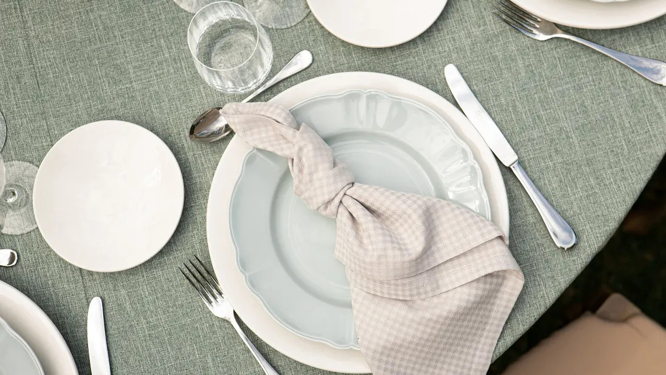 MANTELERÍA PARA EVENTOS: TIPOS DE TEJIDOS Y CUÁNDO USAR CADA UNO