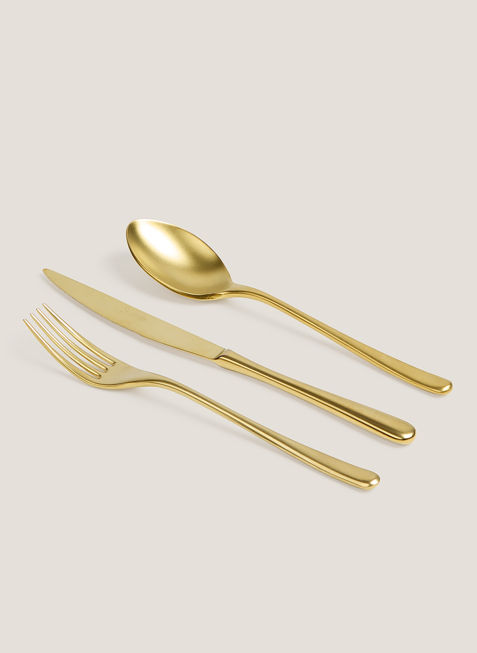 Cubertería oro