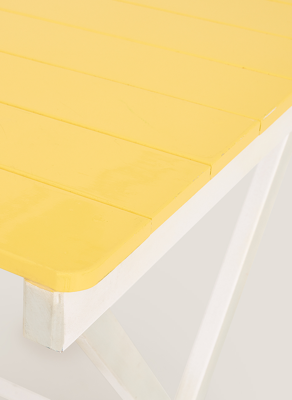 Mesa cuadrada madera amarilla