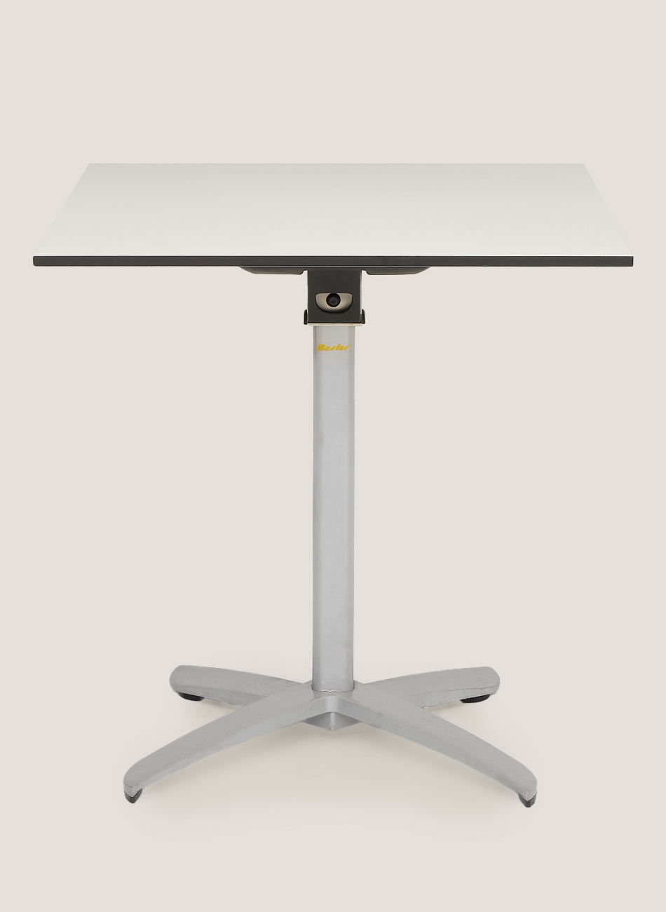 Mesa cuadrada blanca