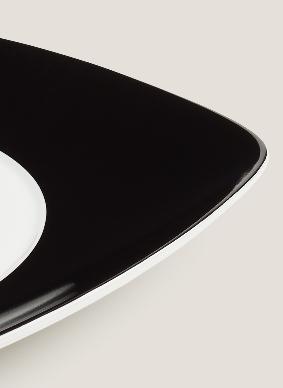 Plato cuadrado banda negra